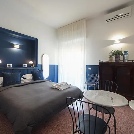 Salotto Borbonico Couette-café 2*