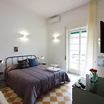 Bed and breakfast Salotto Borbonico 4*